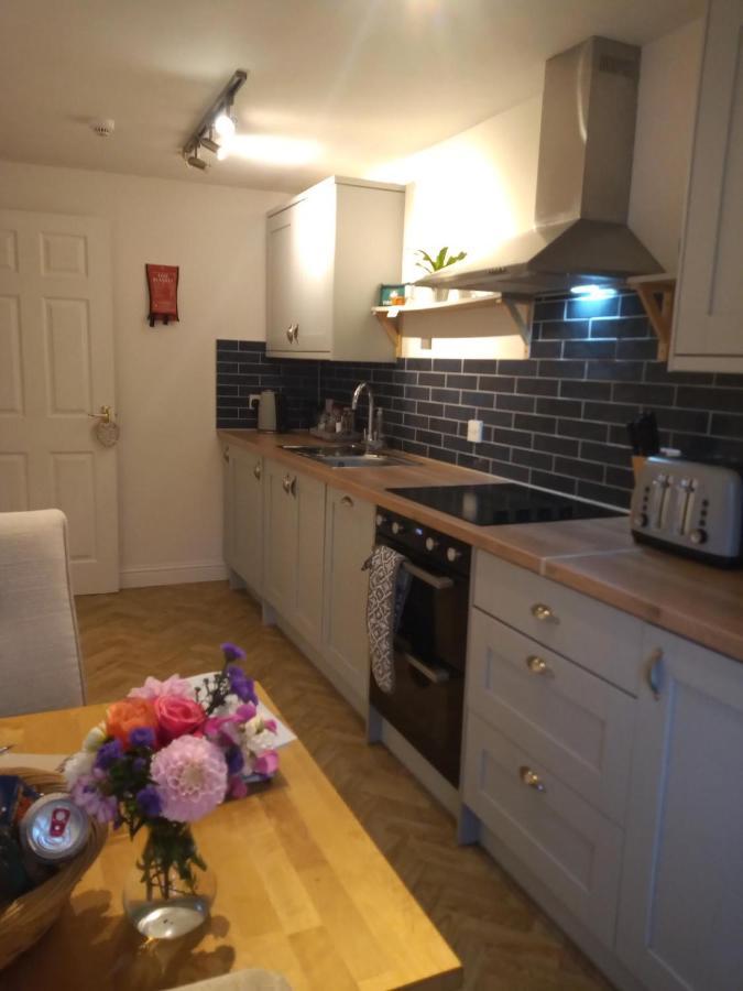 The Eaves, Glastonbury High Street 2 Bed 2 Bathroom Apartment المظهر الخارجي الصورة